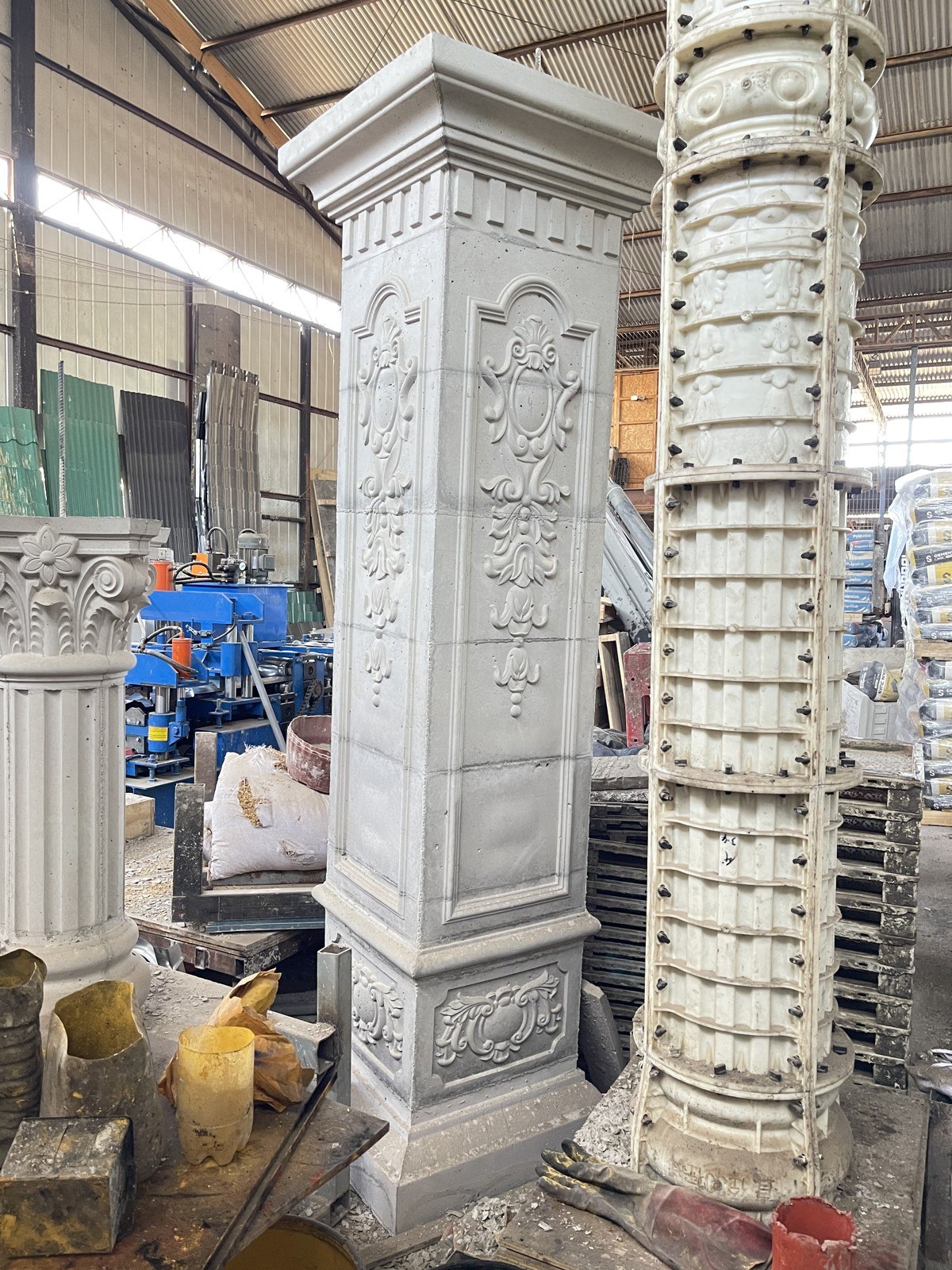 Pilar ornamental en taller