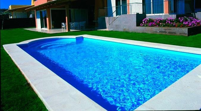 Piscina y jardín, fotografía de muestra